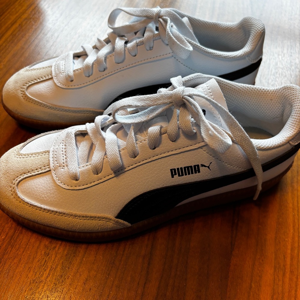 Puma White Leather Sneakers Like New